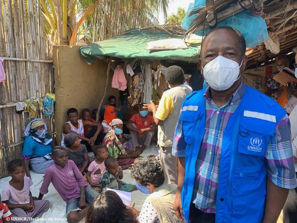 <a href="/ValentinTapsoba/">Valentin Tapsoba</a> meets w/ displaced families in Pemba, #CaboDelgado #Mozmbique. “I'm very impressed by the solidarity the local population is showing to people who have lost everything”. #UNHCR provides assistance but the needs are increasing w/ new IDP arrivals 
@refugees