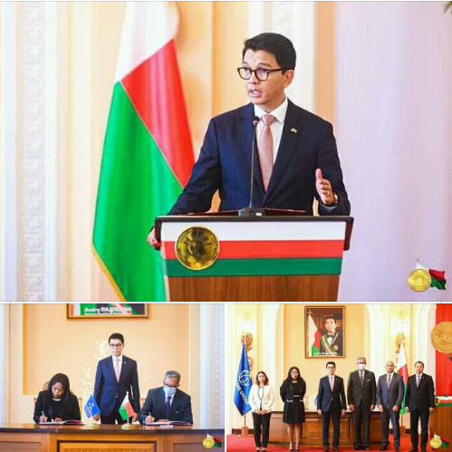 AinaAndrian's tweet photo. Les États-Unis tout comme la Banque Mondiale prouvent que leurs engagements envers Madagascar est totale. Quoi qu’on en dise, cela n’aurait jamais ��té le cas si ces derniers n’avaient pas avant tout confiance en la gouvernance du pays. Merci pour nos compatriotes dans le Sud https://t.co/CBRqqXe7Uo