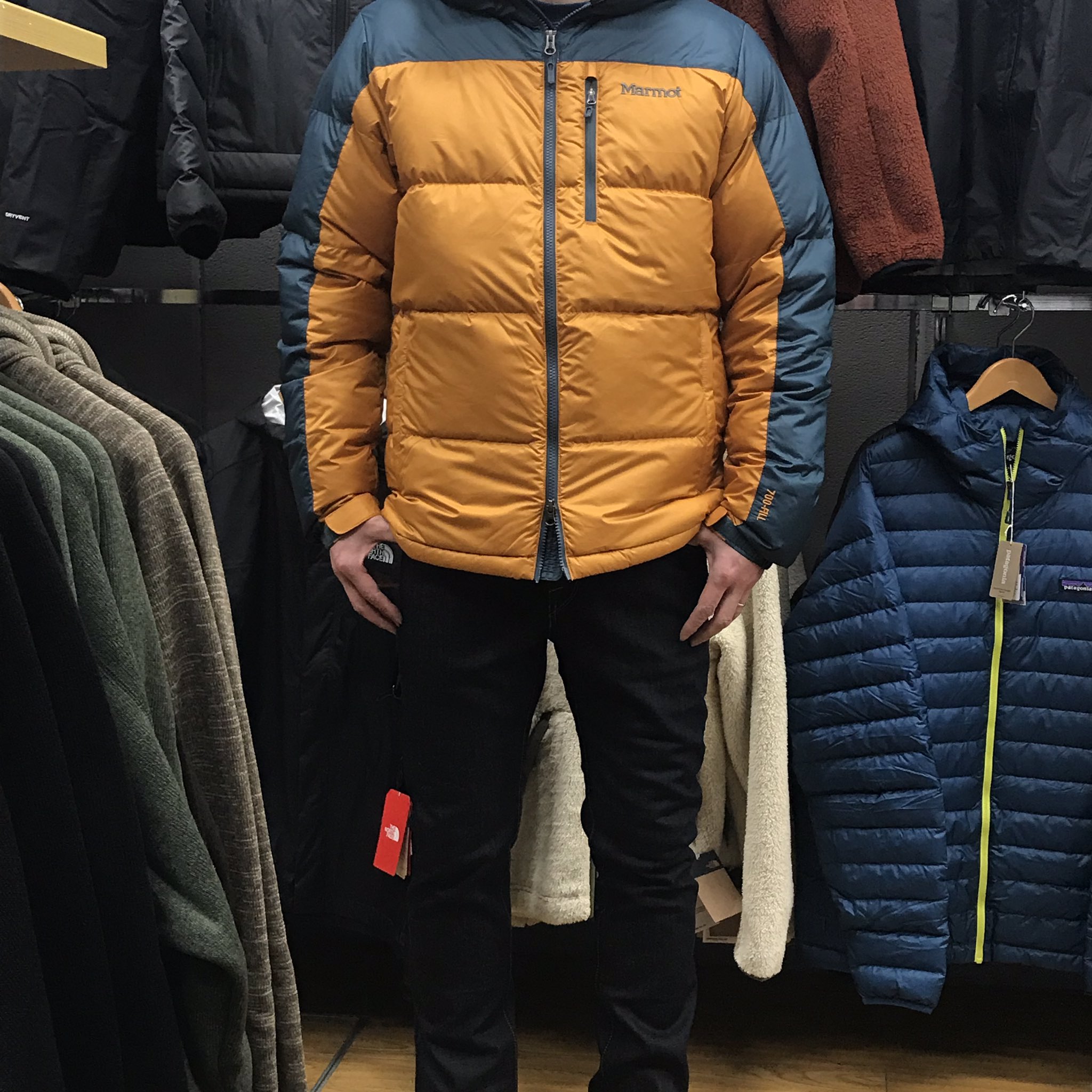 B Flat Marmot ダウンジャケット入荷です ダウンジャケット と言うと ノースフェイス や カナダグース が有名ですが こちらのmarmot 木村拓哉も着用していた知る人ぞ知るブランドになります 配色切り替えも他に無い独特なデザインで 他と被