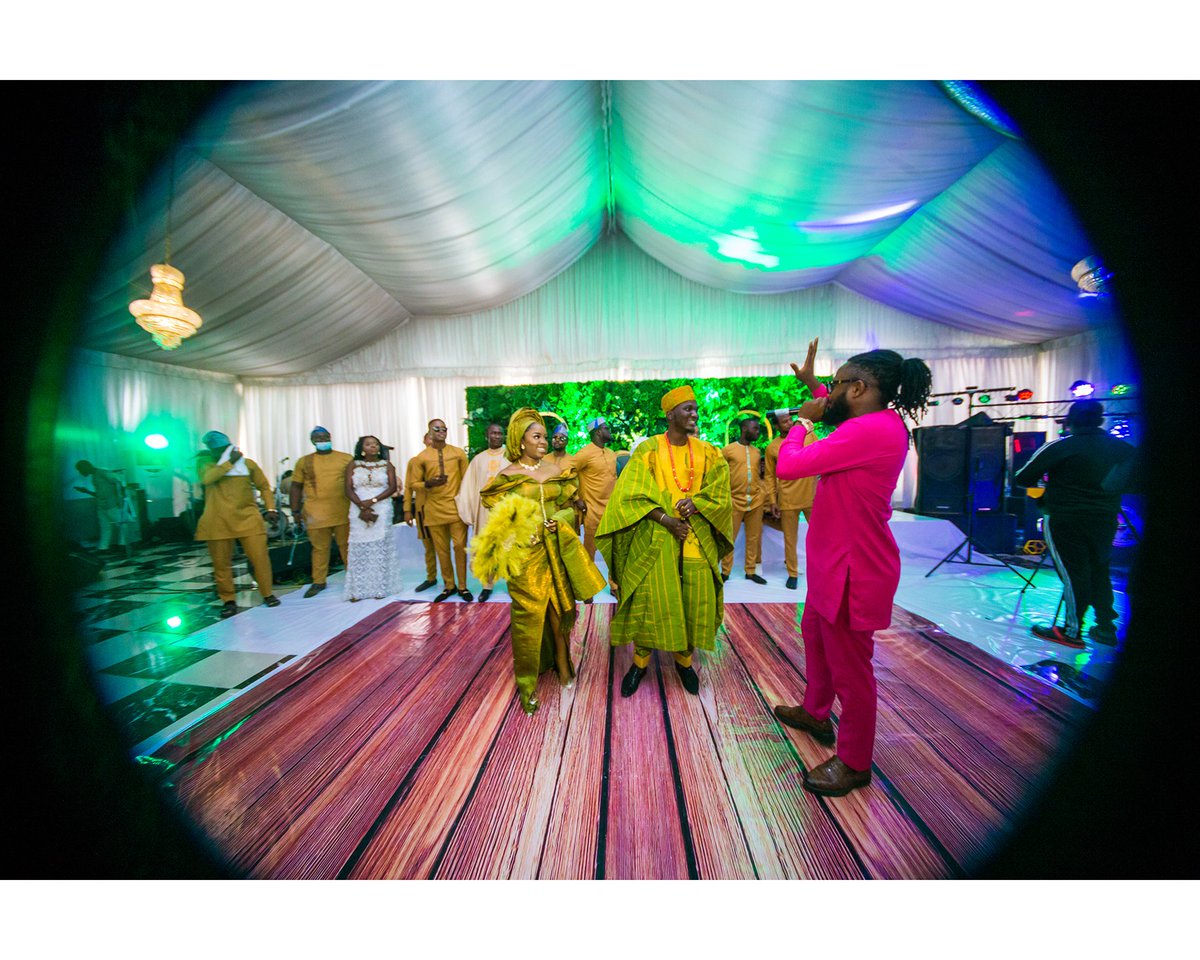 mcjessecfr's tweet photo. Mr Olayokun brought his Cameroonian wife to Nigeria from Canada to give us the owambe version of their marriage. Captured by @kefyteeweddings From the grand entrance to the after-party!  
DJ @djbeejordan
Cc @ola_jeremi

#nigerianweddings #weddings #cameroon #bellanaijaweddings https://t.co/eEiz83WKP2