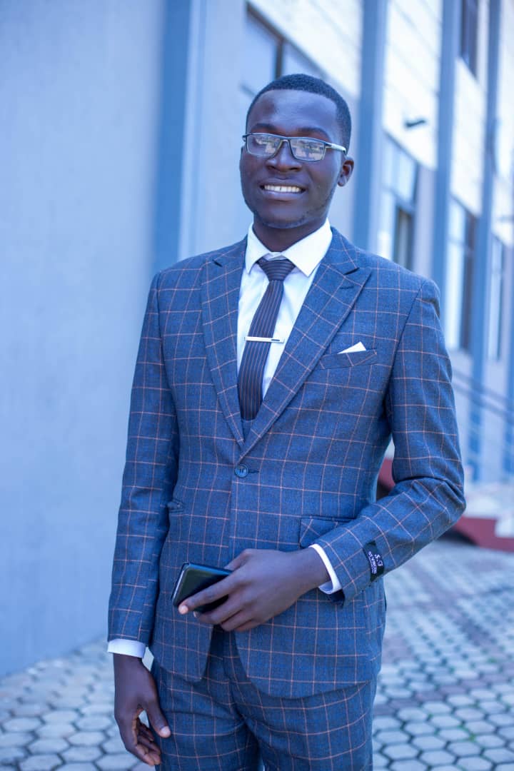 mfaraday37's tweet photo. Happy birthday @PresHonny Congratulations as well 👨🏿🎓Today is your graduation. I wish you all the best in life!!! We go chill waaa👯♀️😋👯♂️ #TTUGraduation #5THCongregation https://t.co/vT25xuVvsO