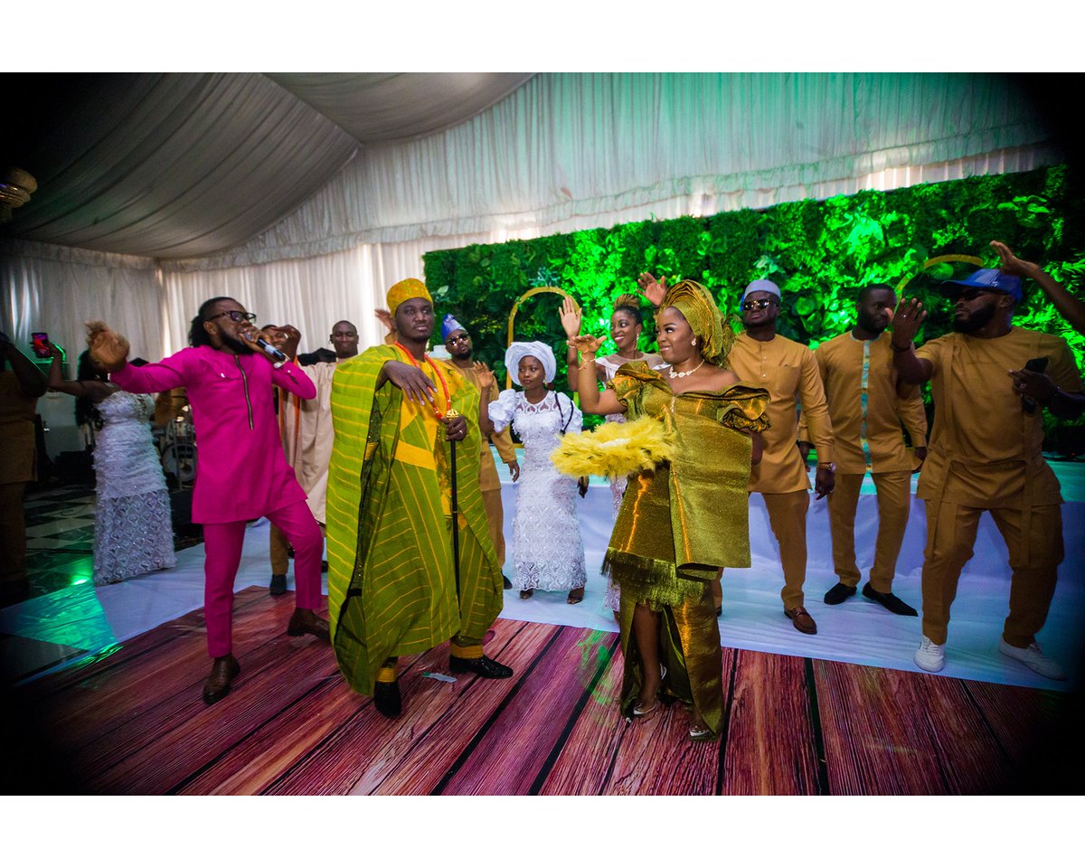 mcjessecfr's tweet photo. Mr Olayokun brought his Cameroonian wife to Nigeria from Canada to give us the owambe version of their marriage. Captured by @kefyteeweddings From the grand entrance to the after-party!  
DJ @djbeejordan
Cc @ola_jeremi

#nigerianweddings #weddings #cameroon #bellanaijaweddings https://t.co/eEiz83WKP2