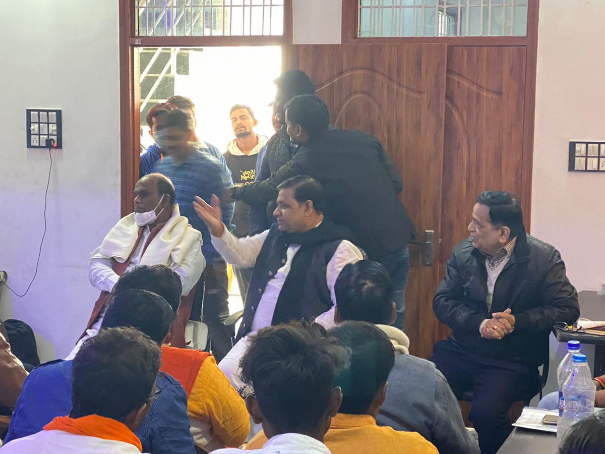 RpiVoice's tweet photo. पवन भाई के नेतृत्व में उत्तर प्रदेश में आरपीआई फिर से उठ खड़ी हुई है। बाबा साहब के विचारों को फिर से देश के सबसे बड़े प्रदेश में जिंदा एक बुलंद आवाज देने के लिए आभार🙏

#PawanBhaiGuptaZindabad https://t.co/gcoGKMd4x2