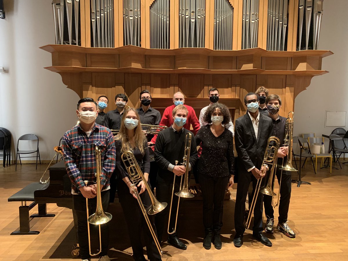 JacquesMAUGER's tweet photo. Enfin une audition de la classe de trombone de Jacques Mauger au CRR de Paris hier soir .
Distanciation sanitaire obligé mais retour à la jovialité d’ensemble.
Bravo à tous mes étudiants pour leurs sérieux, leurs professionnalismes et leurs performances https://t.co/FloxkHfQnl