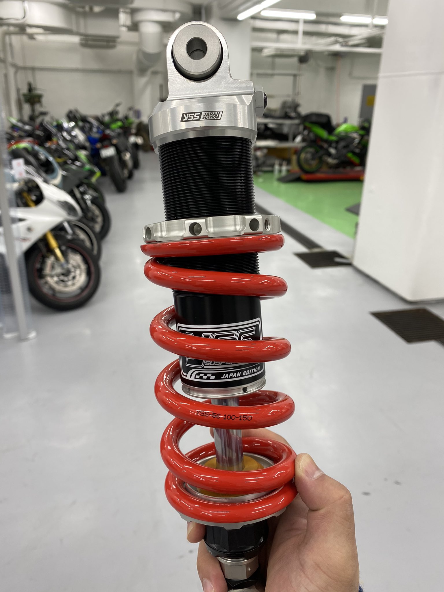 zx25r 純正リアサスペンションKRTカラー(パウダーコート) zx25r 純正リアサスペンション KRTカラー(パウダーコート)
