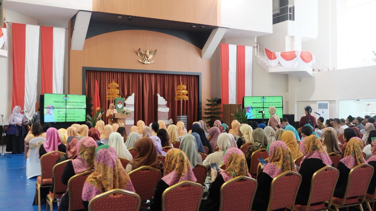 IndonesiaInBSB's tweet photo. #sahabatkbribsb
Kamis, 17 Desember 2020, kemarin, Dharma Wanita Persatuan (DWP) KBRI Bandar Seri Begawan mengadakan Peringatan HUT DWP ke-21 di Aula KBRI dg puncak acara pemotongan tumpeng oleh Ketua DWP KBRI, Ibu Nany Sujatmiko.
#hutdwp
#kbribsb
#indonesiainbrunei https://t.co/rRDEVVqZGn