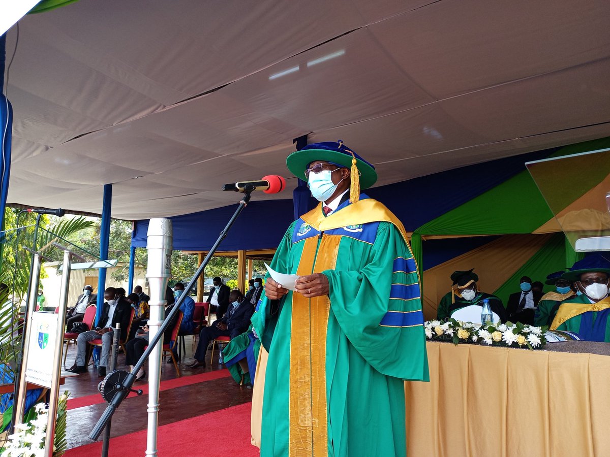 Jooustonline's tweet photo. "The state of our work force is determined by our adapativity to current trends. Don't stop learning, be adaptable and evolve with the industry. " - Prof. Isaiah Wakindiki.
#graduation2020
#virtualgraduation2020
#8thgraduation
#classof2020 https://t.co/MdoMkHsmgT