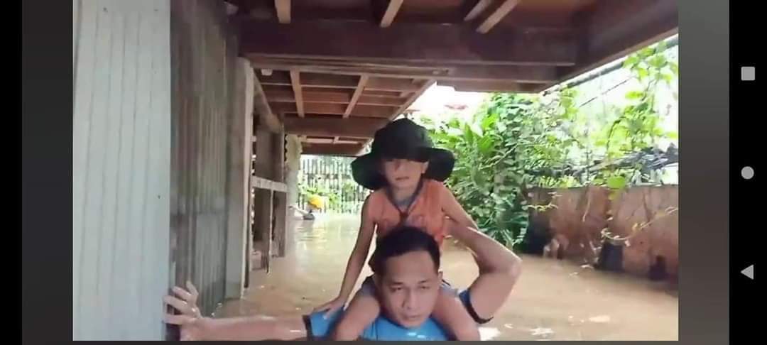 Chacee_Jiri's tweet photo. Hello Agusan del Sur is now submerged in the floods due to #TyphoonVicky #VickyPH. Please pray for them. 😔🙏

ctto of the pics https://t.co/MEAenHXaVO