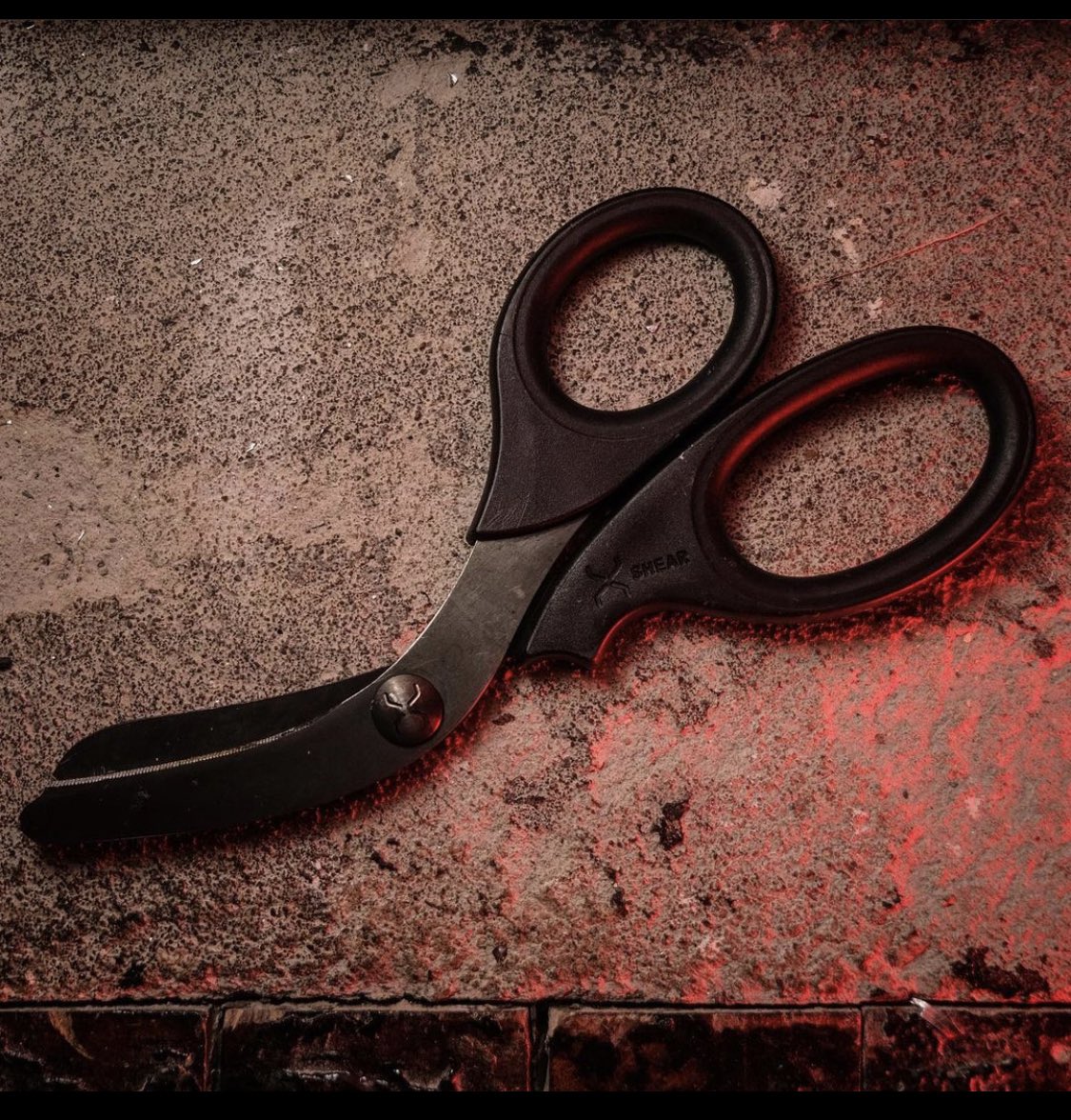 medicalaidememo's tweet photo. Best #Christmas #Competition ever! #2020 was a tough year so as a special #prize we are giving away 1 of our new #xshears soft #holsters with a pair of black Xshears and a #koiled #kevlar #lanyard! For a #chance to #win #RT and #tag lots of #mates! Tell us why you should win? https://t.co/3qcbjSVJ9I