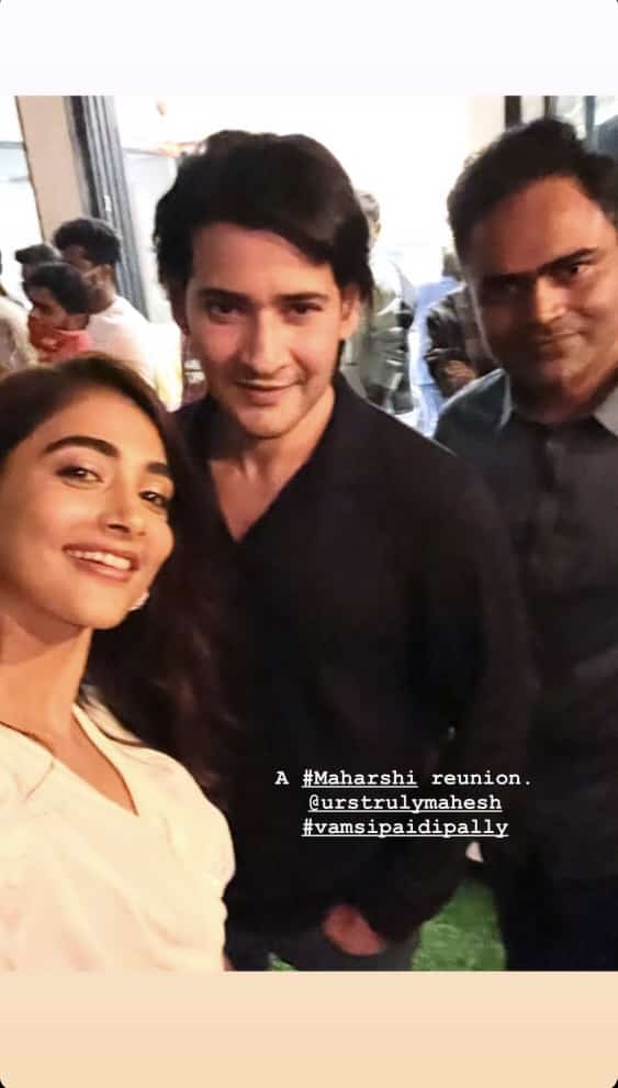 MaheshFanTrends's tweet photo. Maharshi Reunion 😁 Superstar @urstrulyMahesh @hegdepooja @directorvamshi 👍 #SarkaruVaariPaata https://t.co/HiwmeCGAxS