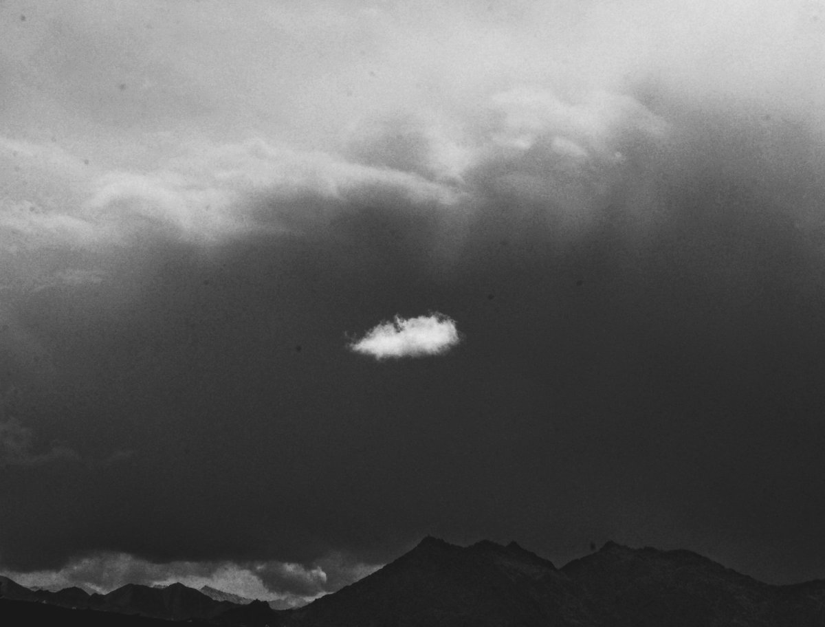 himalayanraven's tweet photo. H O P E
Ladakh,2019
.
.
.
.
#PhotoOfTheDay #photography #blackandwhitephotography #blackandwhitephoto #minimalism #cloud https://t.co/mxvuPOHssj