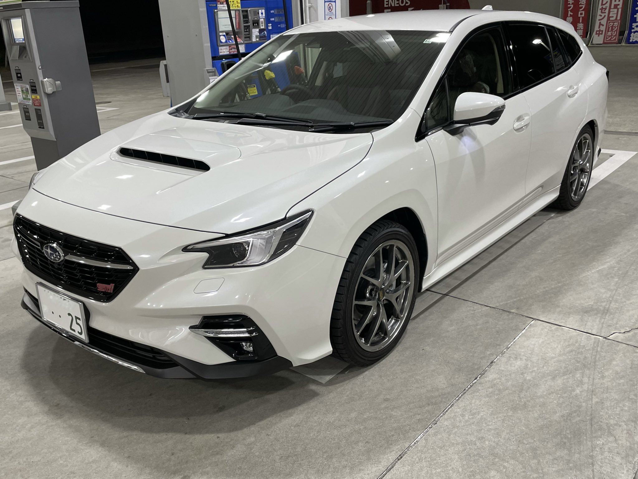 Tommy もう我慢できないのでオープン Vnレヴォーグstiスポーツ 納車しました ナンバーの意味は 2 台目 レヴォーグvn 5ですwww Go Go 25 ニコちゃんです もうすでにナンバーフレームとホイールがおかしい T Co Gsu4lsuie4 Twitter