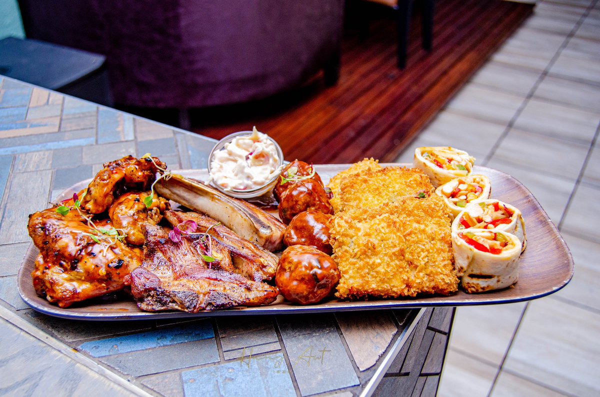 thehangawt's tweet photo. Are you a foodie ? Come to The HangAwt to try our amazing platters 🔥 https://t.co/Kk0qF6i07k