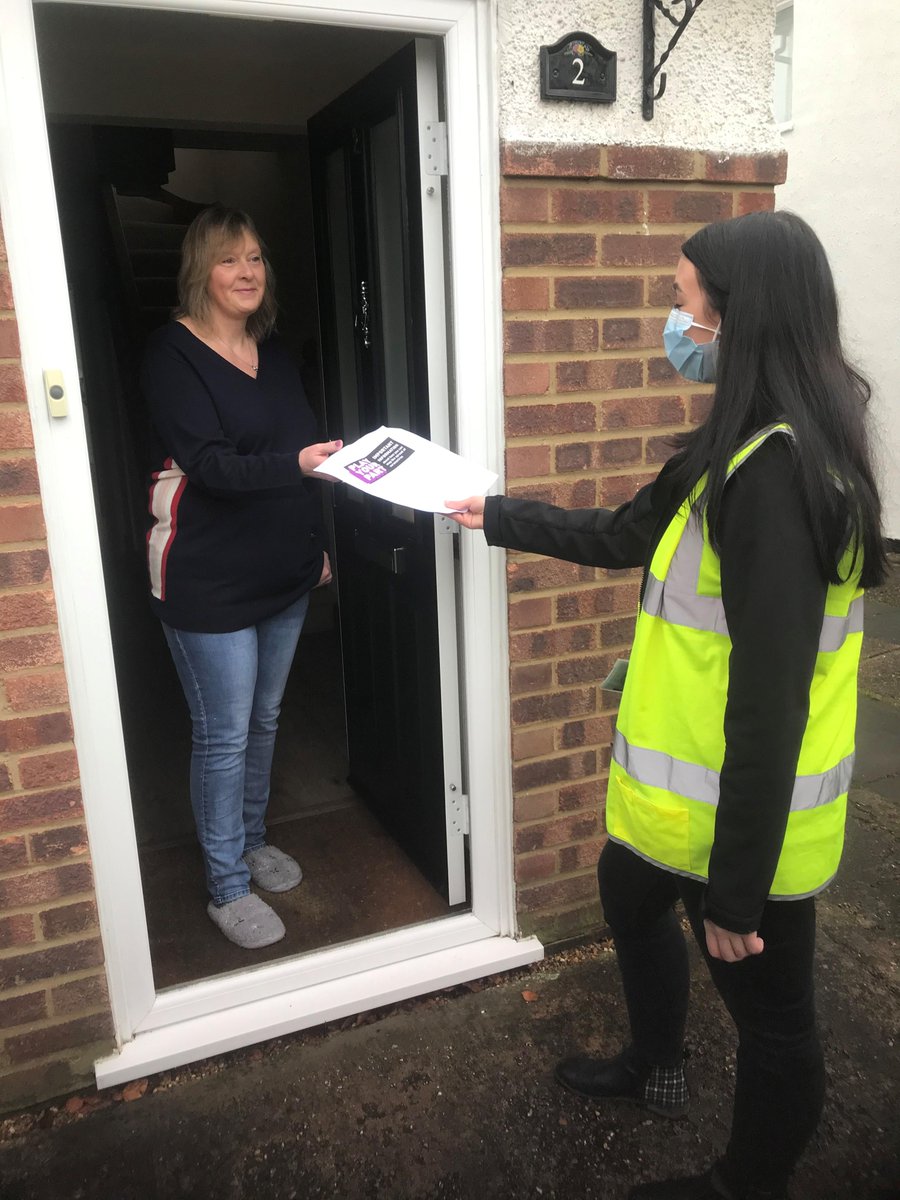 WelHatCouncil's tweet photo. If you're #self-isolating and contact tracers haven't been able to reach you by phone, support teams are knocking on doors offering advice and support πhttps://t.co/hShynPabPS. If you need help contact @HertsHelp #SelfIsolateMeansStayAtHome.#protectourcommunities https://t.co/rhupjhO8no