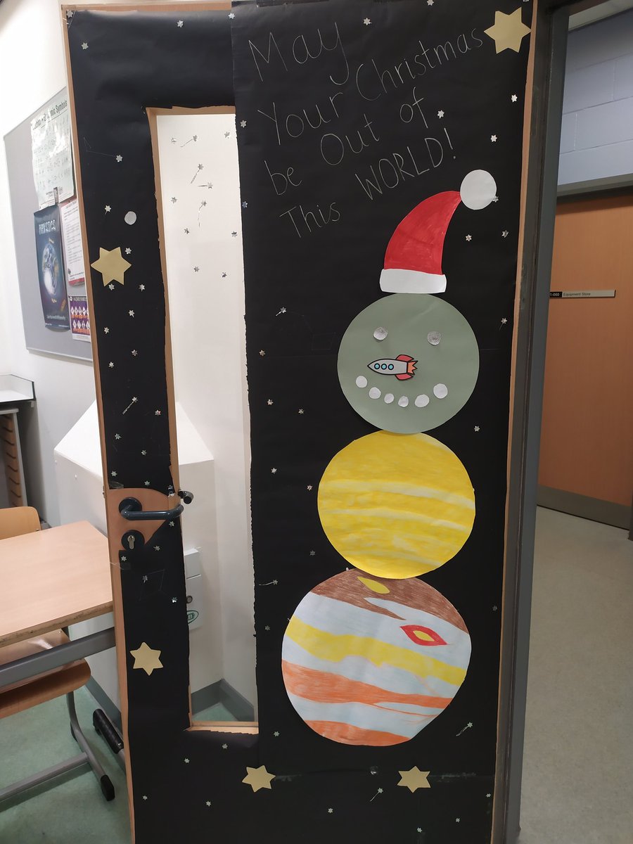 MrDKeane1's tweet photo. Christmas door completed @AlvaAcademy https://t.co/HAH9XUxHaw