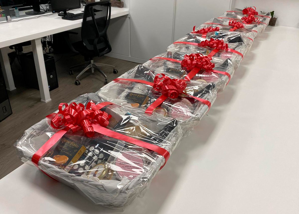 Parece que PapaNoel 🎅🏼 ya ha empezado a trabajar y esta noche le ha tocado pasar por 2K‼
Muchas gracias por acordarte siempre de nosotros PabloNoel‼ ... Todo un detallazo.😍
Ahora toca disfrutarlo.😋
#ElQueMadrugaTieneUnaSorpresa #EmpezandoBienElDía #JefesMuyDetallistas #2KTeam