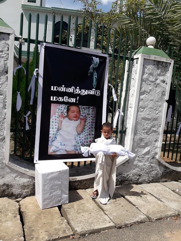 RiyasLebbe2's tweet photo. White cloth protest at Akkaraipattu

#StopForcedCremationsSriLanka 
#whiteclothprotest https://t.co/WldY0a2dzH