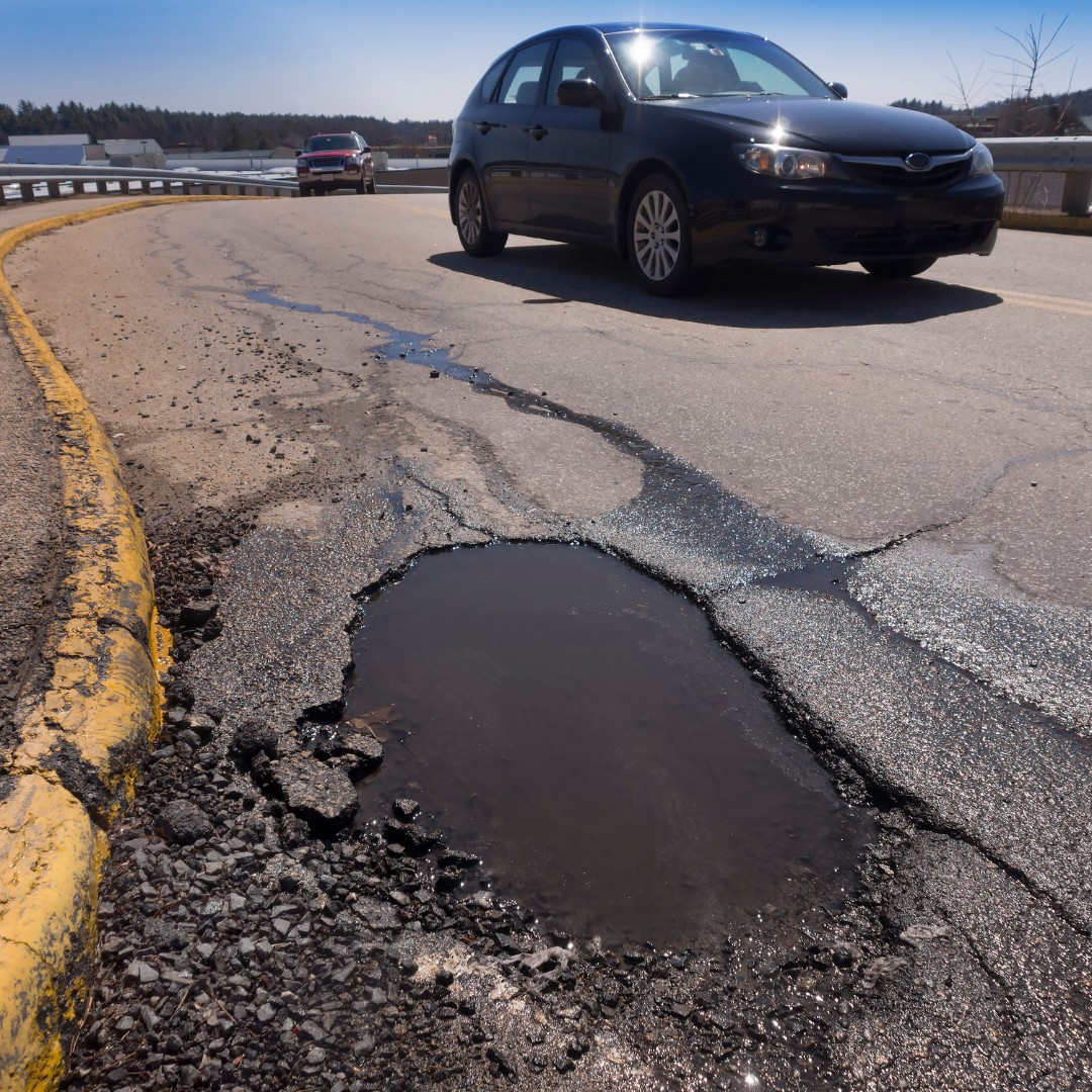transgoldauto's tweet photo. When it comes to potholes, the parts of a car that suffers most is the suspension, including the rubber bushes and the tie rod ends. 
https://t.co/m45oJueE59

#carparts #automotive #carecare #careservices #enginerepair #cartyres #carparts #autoparts #transgold #potholes https://t.co/sDF3CjaYa6