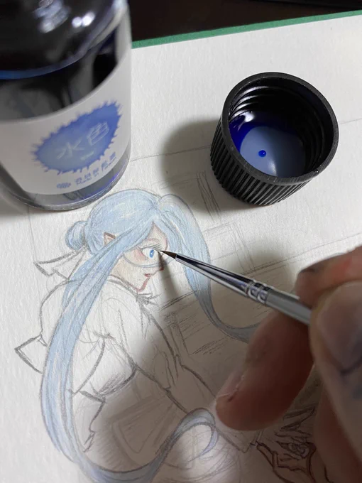#淡色インクの使い方

元が淡い色だからこそ、塗り重ねでイラストが映えます。主線をそのインクで引いて色塗りもして、濃淡の差がはっきり分かるのも楽しい?

#インク沼 #万年筆イラスト部 