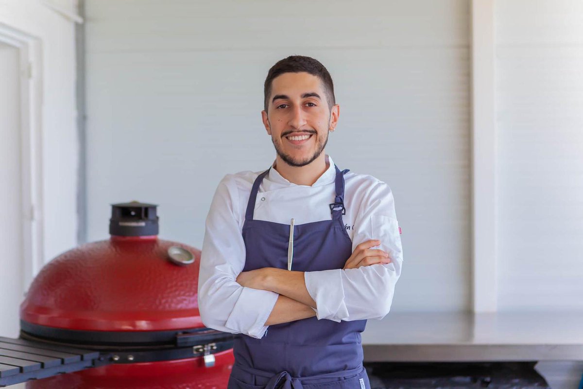 Nuestro alumno en Dirección de Cocina Adrian Calvente ha sido seleccionado para la novena edición del Premio Promesas de la Alta Cocina de Le Cordon Bleu. ¡Suerte compañero! #chef #granada #cocina