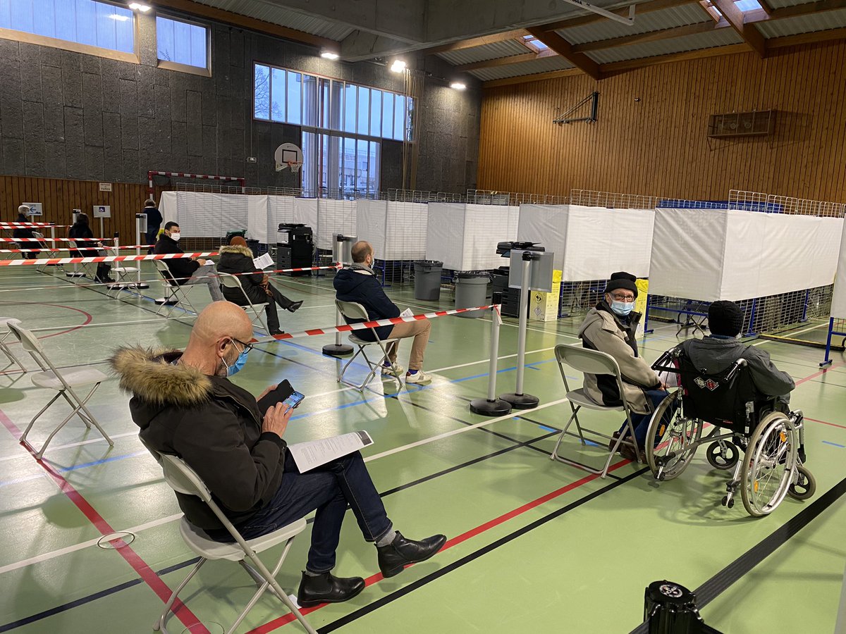 c_quiniou's tweet photo. Opération #TousDépistésAvantNoël 

Le centre a ouvert à Meyzieu ce matin à 09:00. 

C’est parti pour un grand week-end de dépistage jusqu’à dimanche 17:00. https://t.co/BgVcuG57D1