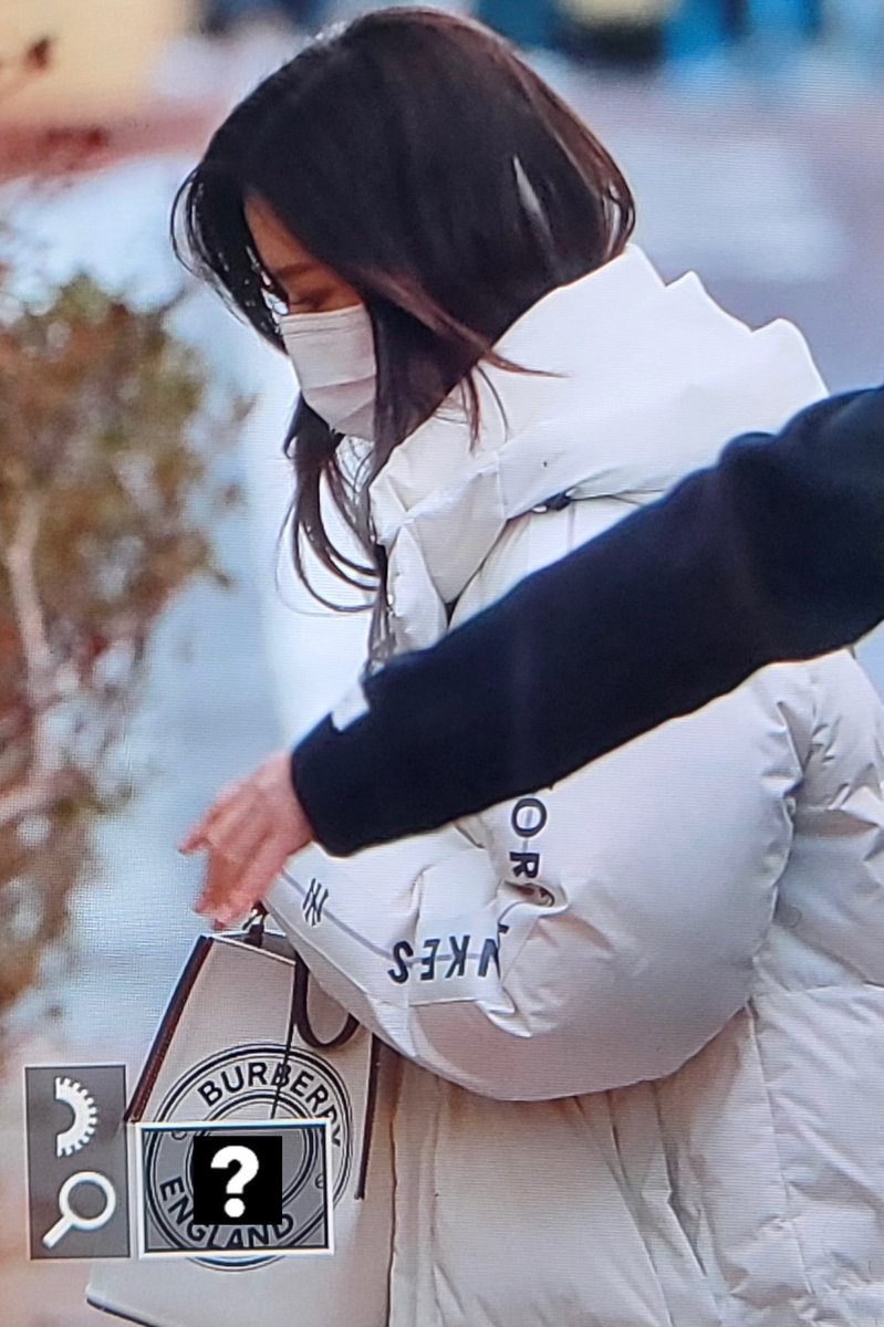 Doyu0391's tweet photo. 201218 출근 프리뷰

#ANYUJIN #안유진 #アンユジン
#IZONE #아이즈원 #アイズワン https://t.co/fzjKhBggqJ