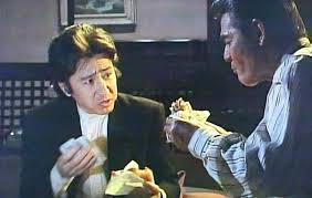 ふじやん 古畑任三郎 最後のあいさつ 菅原文太の刑事役と聞くと 県警対組織暴力 をイメージします それと比べると小暮警視はだいぶ丸いですが 取り調べで無茶しない 今泉ではないが 菅原文太へのリスペクトを画面中から感じます 梶原善や