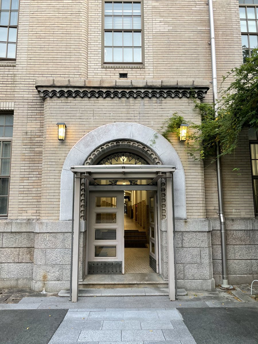 ryosokai's tweet image. 【六甲台第一キャンパスロケ地巡り③】

インスタントラーメンを開発した安藤百福夫妻がモデルの連続テレビ小説「まんぷく」では主人公の福子(安藤サクラさん)が地方専売局を訪れるシーンなどが撮影されました！

また別のシーンで使われた兼松記念館も本館に負けず劣らずとても立派な建物です✨