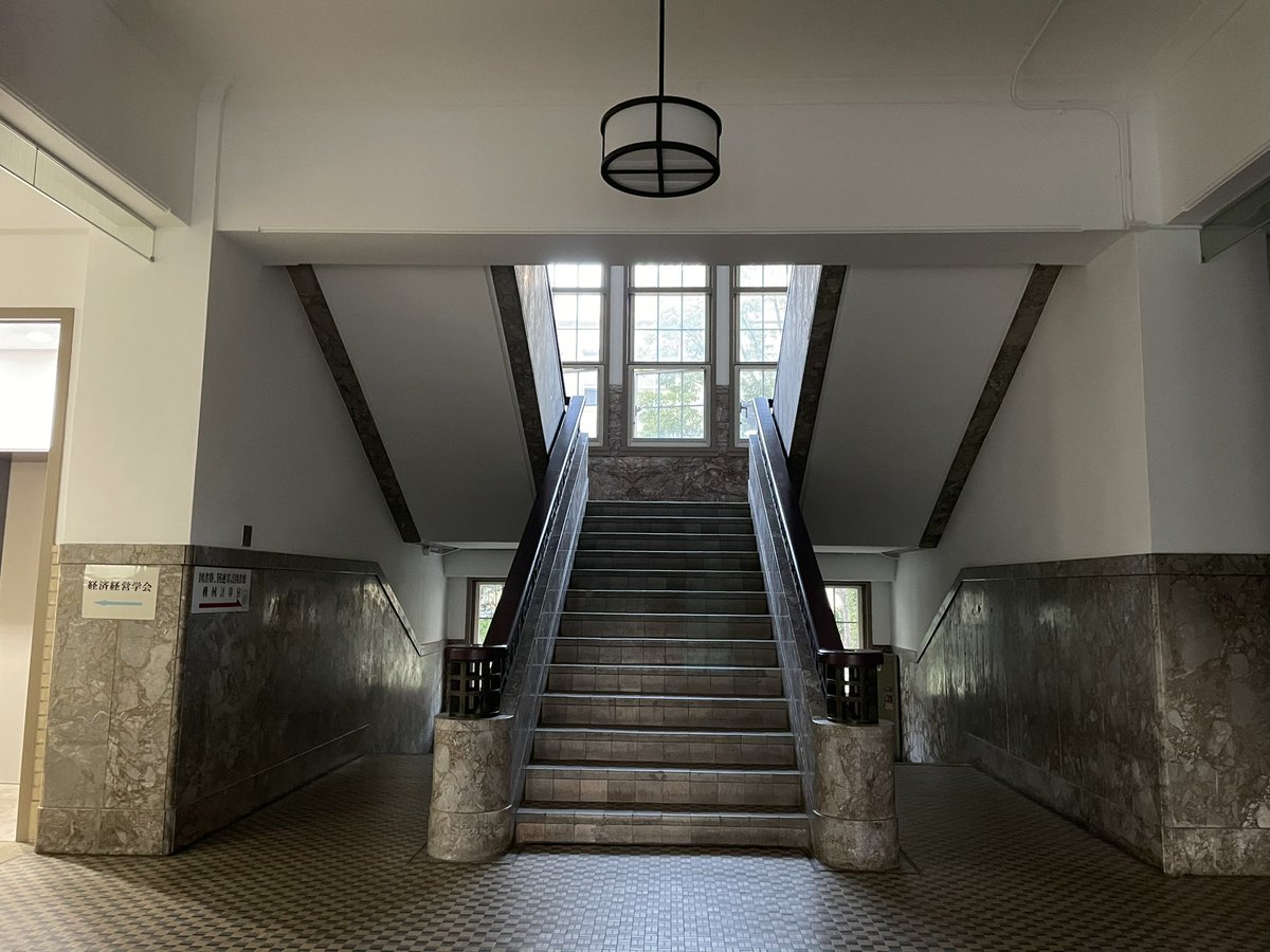 ryosokai's tweet image. 【六甲台第一キャンパスロケ地巡り③】

インスタントラーメンを開発した安藤百福夫妻がモデルの連続テレビ小説「まんぷく」では主人公の福子(安藤サクラさん)が地方専売局を訪れるシーンなどが撮影されました！

また別のシーンで使われた兼松記念館も本館に負けず劣らずとても立派な建物です✨