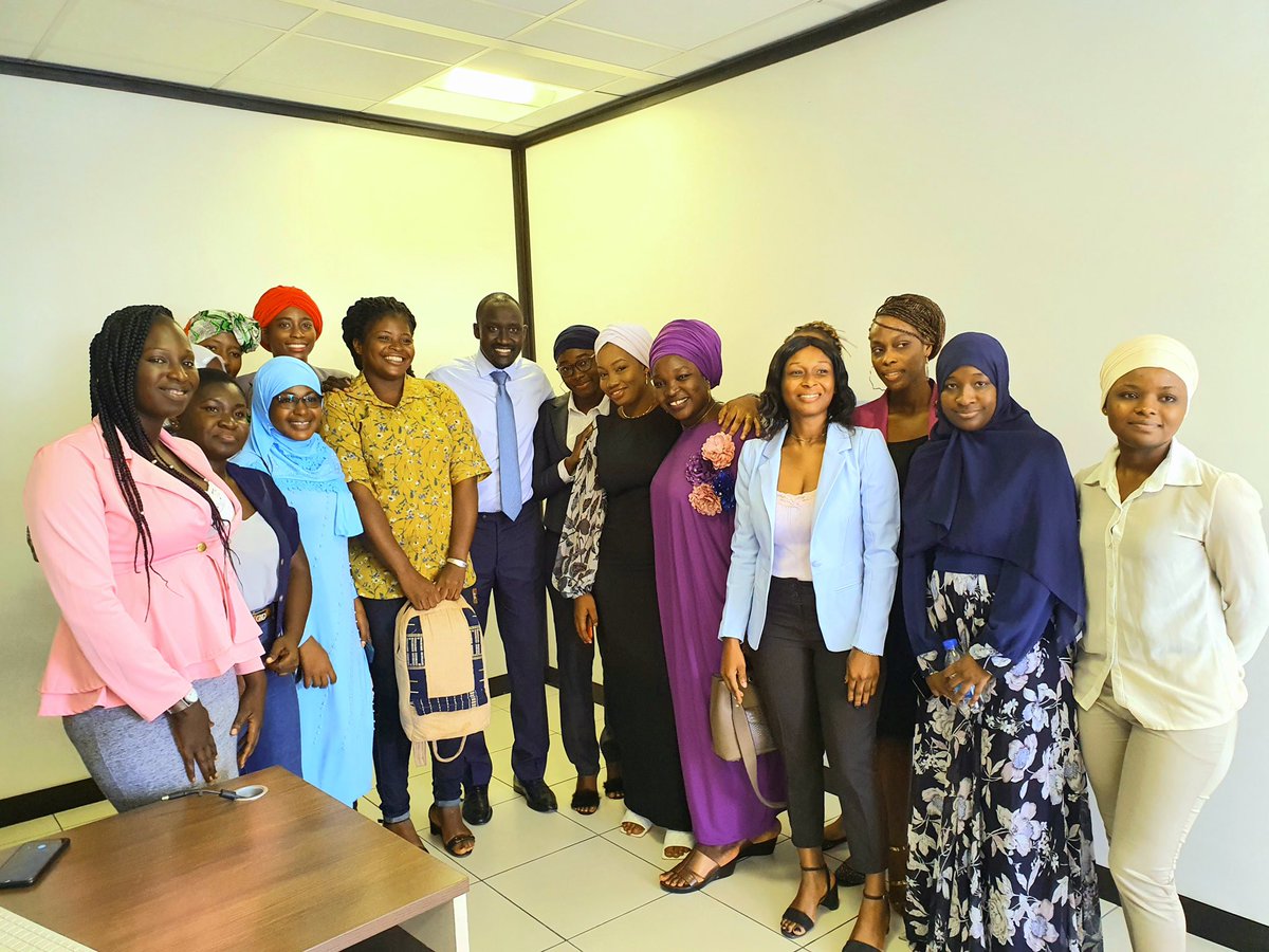abdu_cisse's tweet photo. J’ai rencontré le 16/12/2020 à mon cabinet, les lauréates du jeu concours que j’ai lancé lors de  #la_journée_de_l_entrepreneuriat_féminin. https://t.co/XDBDNb6xrX