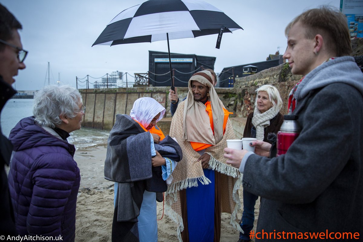 For #InternationalMigrantsDay, the local community in Kent staged a refugee nativity on a beach in Folkestone as a reminder that anyone can be a refugee. We believe that all those in need of safety & sanctuary deserve a #ChristmasWelcome