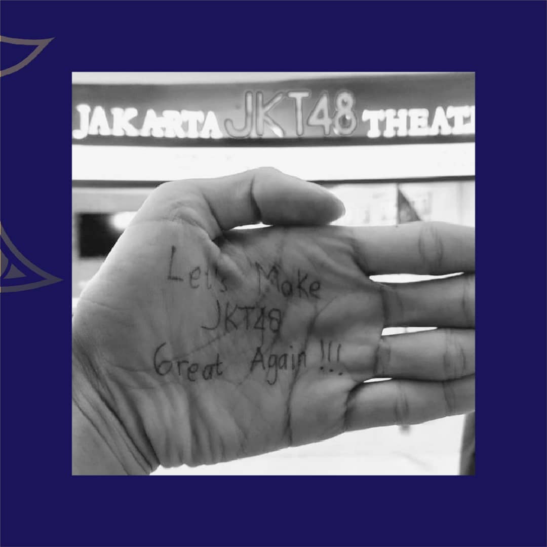 Hari ini, peringatan usia ke-9 seiring kelulusan 5 member yang akan menapaki jalan baru masa depan.

Hari ini pula, kami titipkan doa &amp; harapan terbaik untuk mereka, lewat uluran telapak tangan.

Terimalah persembahan dari kami, #TenohiraEastJava.

✨ instagram.com/tenohira_eastj… ✨