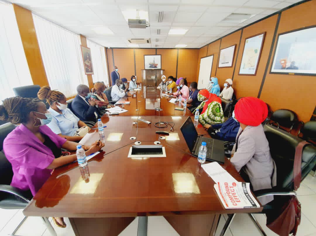 abdu_cisse's tweet photo. J’ai échangé en toute convivialité avec des jeunes dames motivées et passionnées, portant pour la plupart, des projets novateurs et originaux. https://t.co/bP98YEbETD