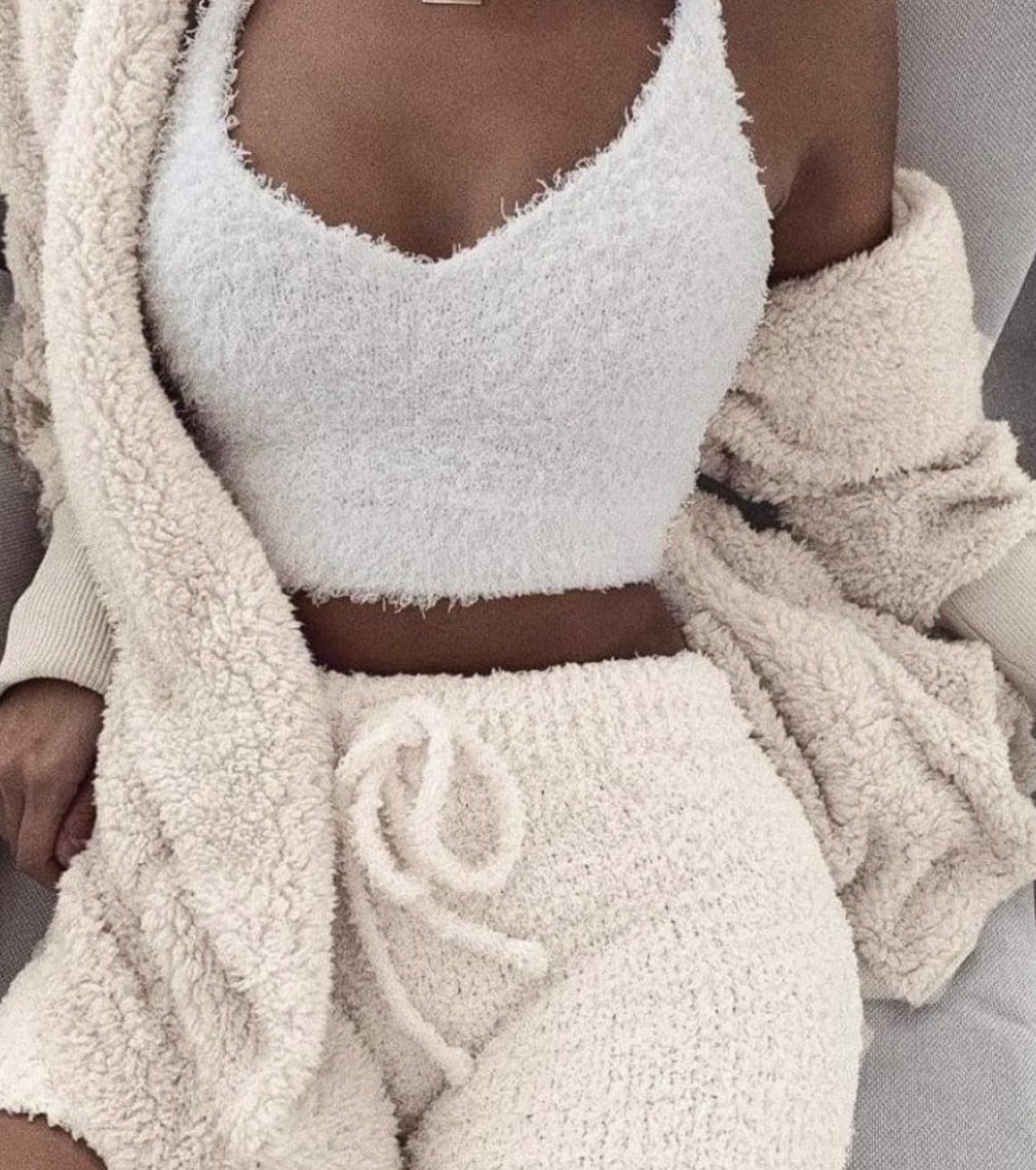 EmmaWill0102's tweet photo. Imagine how it feels to wear that, i neeeed it Asap!🥰 Found the link: https://t.co/MhkDvsnPIb https://t.co/6ZIMNjIJHb