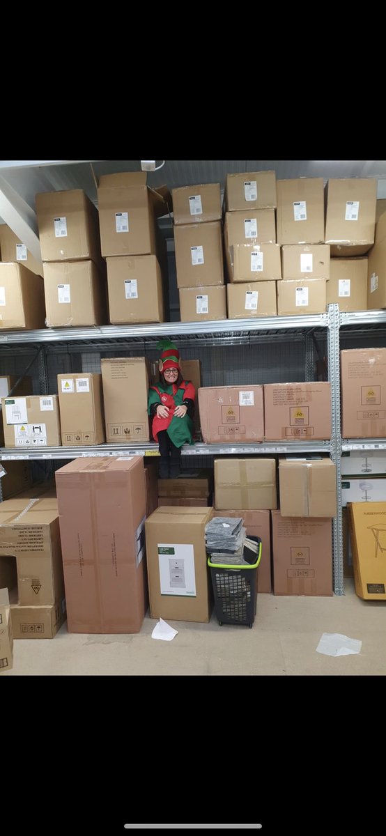 LouiseWeight's tweet photo. Elf on da shelf 😂🤷🏽‍♀️🙈 #elfontheshelf2020 #work #madtimes #funtimes 💚 https://t.co/p9oIMwkZkQ