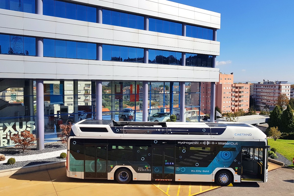 toyota_europe's tweet photo. Toyota Motor Europe strengthens its strategic alliance with #CaetanoBus and #Finlog in the #fuelcell bus business #hydrogensociety #zeroemissions π https://t.co/ZLGhvKIgJY https://t.co/lc9X4DvYtC