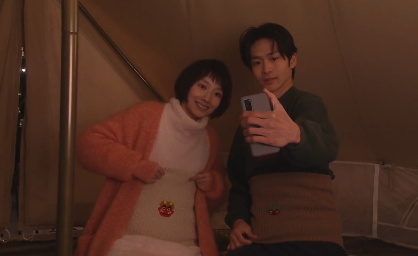 JfollowedbyK's tweet photo. Although the camping didn't turn out well, but they have the best selfie with their matching haramaki 😊
#リモラブ~普通の恋は邪道
#RemoteLove #リモラブ
#波瑠 #松下洸平 #KoheiMatsushita https://t.co/gGRmLwWkWt