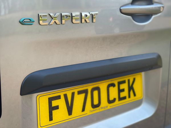 Electrixboston's tweet photo. 🔋𝐀𝐧𝐨𝐭𝐡𝐞𝐫 𝐃𝐚𝐲, 𝐀𝐧𝐨𝐭𝐡𝐞𝐫 𝐃𝐞𝐦𝐨!
This week we have another electric van on demo, this time it's the Peugeot e-Expert with a range of up to 211 Miles!!
Stay tuned for our thoughts and comparison to the Mercedes! https://t.co/jFin0ktPxK