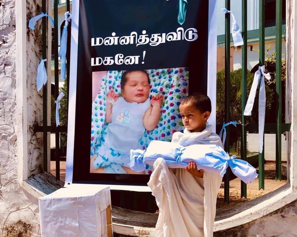 abdhullahazam's tweet photo. #WhiteClothProtest in Akkaraipattu #StopForcedCremations #lka https://t.co/S4XtiZrVZY