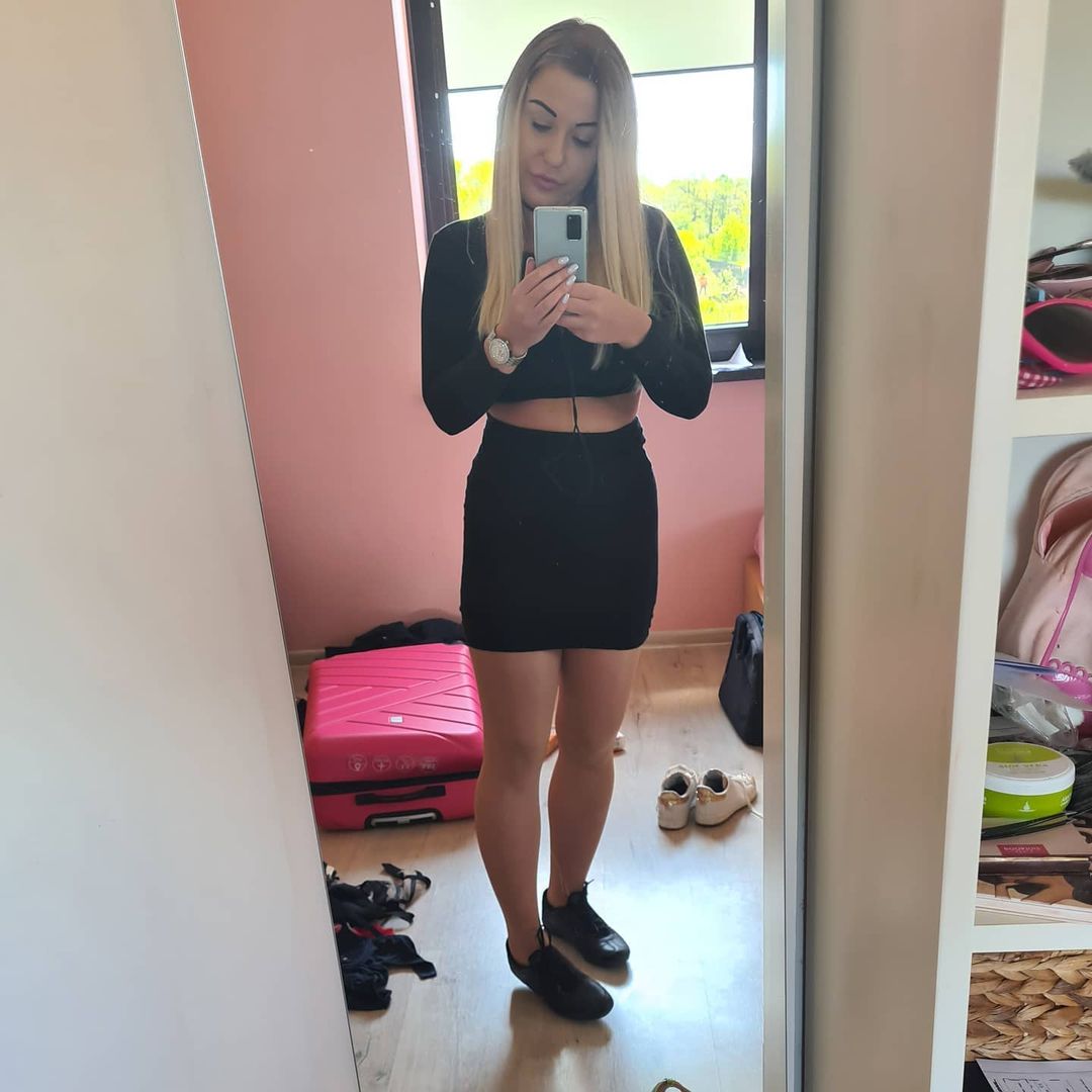 twitterdan tanıştığım bir beyle yemeğe gidiyorum, akşama parti var 😂😂😂😂... bir sonraki sen olmak istersen takipte kal bebeğim 👅