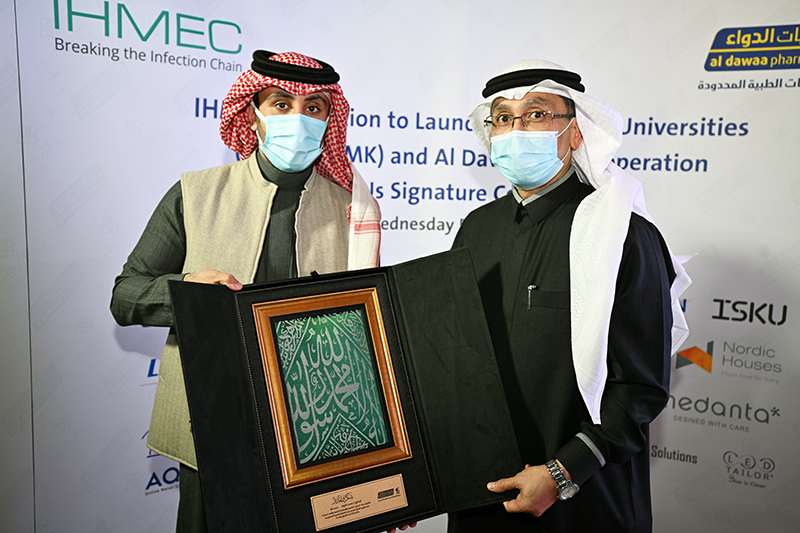 IhmecProject's tweet photo. Dr. Mohammed Garout was awarded for his contribution to both countries &amp; knowledge-exchange in the field of infection prevention by the Finnish Embassy, IHMEC Project &amp; by AlDawaa Co. #indoorhygiene #infectionprevention #saudiarabia #CBresults https://t.co/bzAUEqNqBw