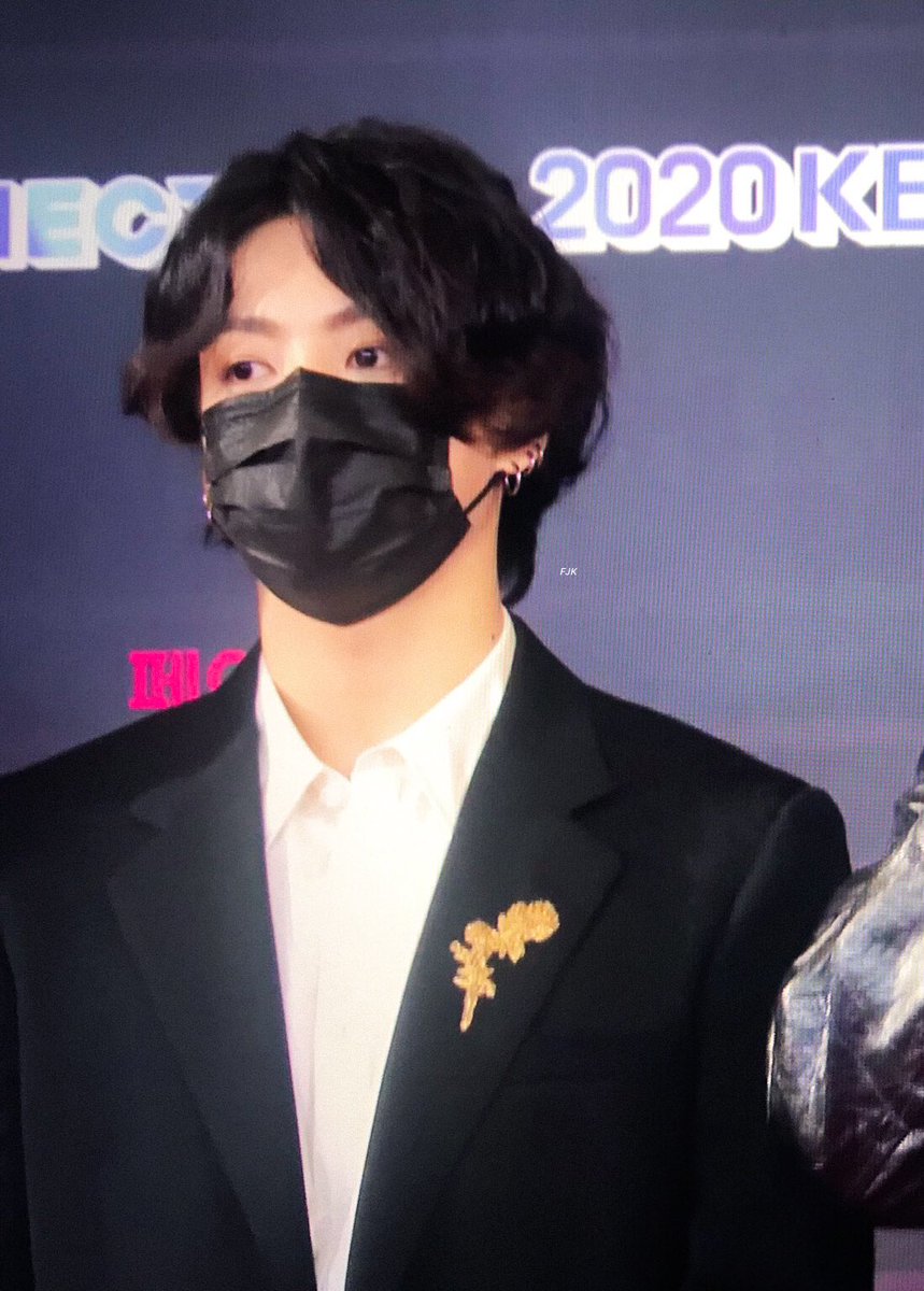 filesjk's tweet photo. jungkook at kbs’ photowall ♡ https://t.co/sqWX7FVQn6