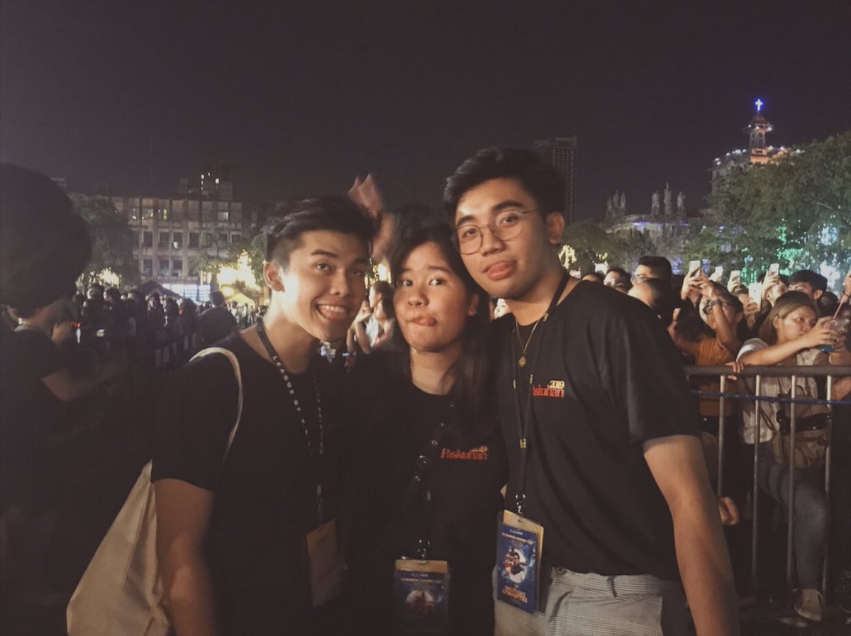 limsermenthuuh's tweet image. #CSCFartherandFurther 

THOSE COKE BOTTLES THO 🥤(luv u gilbert 💖) 
+ d fireworks 💥