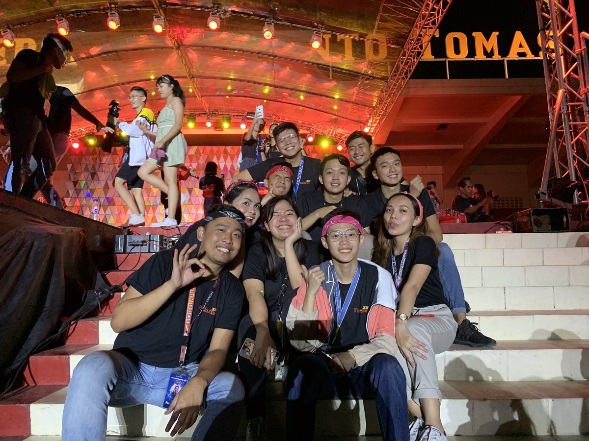 limsermenthuuh's tweet image. #CSCFartherandFurther 

THOSE COKE BOTTLES THO 🥤(luv u gilbert 💖) 
+ d fireworks 💥