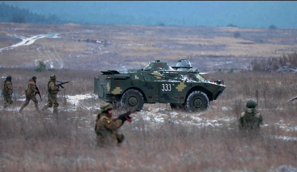 ukrmilitary's tweet photo. 58-ма окрема мотопіхотна бригада імені гетьмана Івана Виговського #ЗСУ під час тренування в межах програми #JMTGU у Міжнародному центрі миротворчості й безпеки, що на Львівщині // #58омпбр https://t.co/A7h4C9uOiT