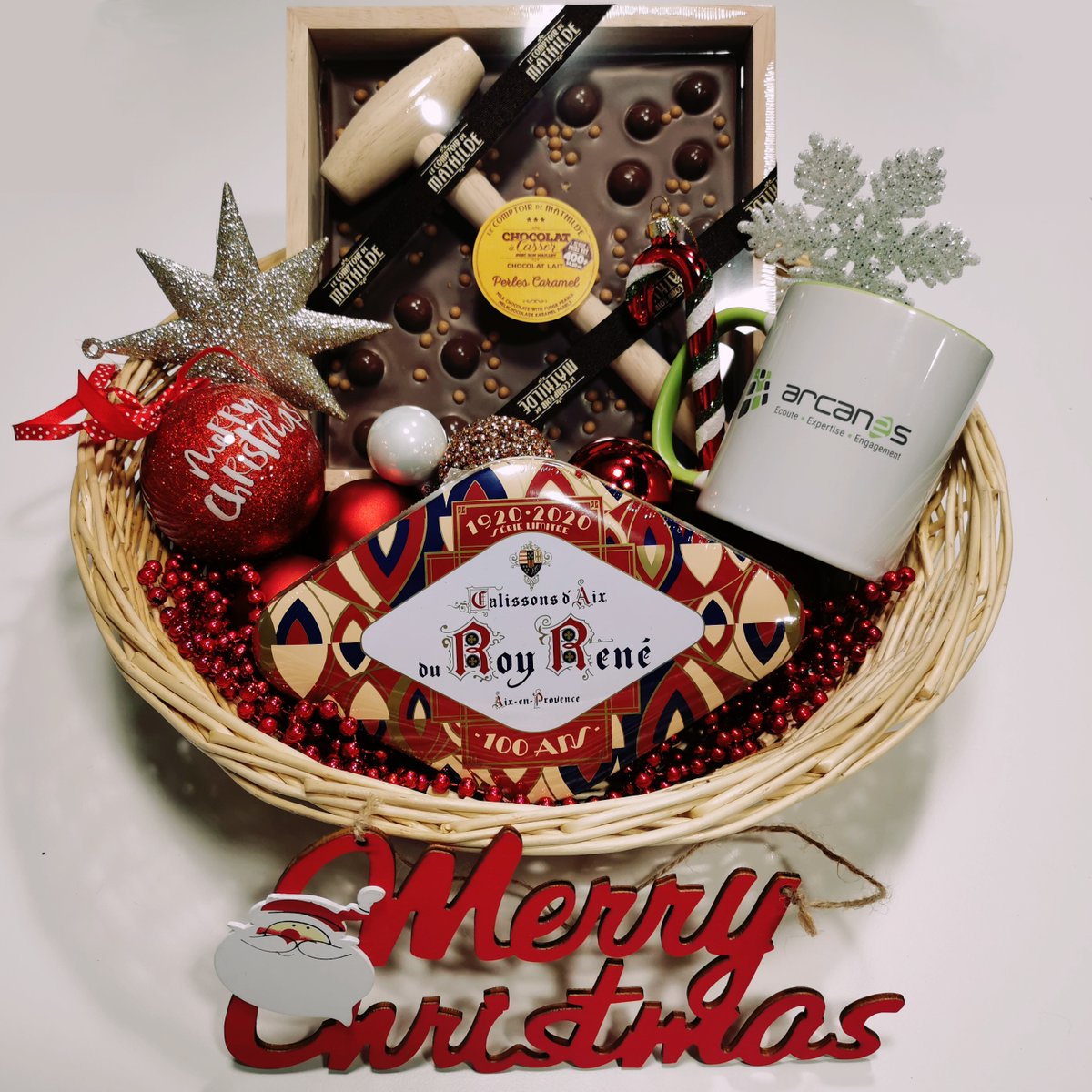 🤩Pour nos cadeaux de fin d’année, nous mettrons à l’honneur les confiseries <a href="/leroyreneoff/">Le Roy René</a> qui célèbre son centenaire, ainsi que Le #ComptoirDeMathilde pour régaler nos #clients, #partenaires &amp; #collaborateurs.
✨ARCANES vous souhaite d’excellentes fêtes ! #BonnesFetes #Merci