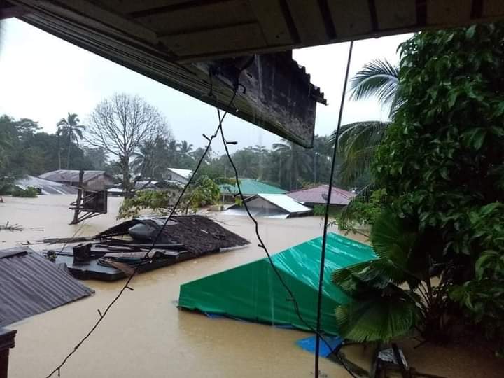 whipped4namon's tweet photo. Enough with that shitty issue. Please be aware Mindanao needs help!! They need our help. Please spread awareness!! 

#RescuePH #VickyPH #mindanaoneedshelp https://t.co/pJit4wtNJk