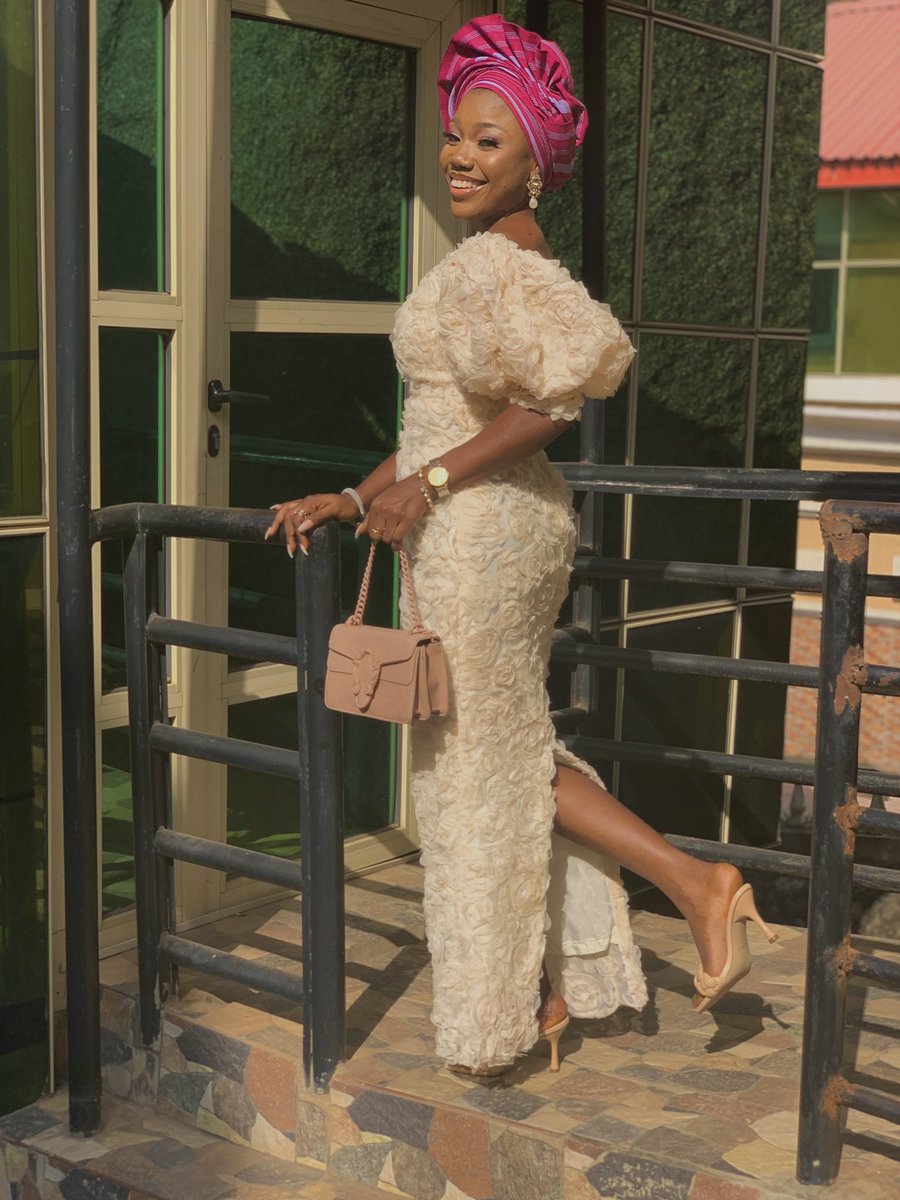 oloriadejhummy's tweet photo. Itโs officially 1week since we glammed up for #loveandvibes in Akure. The traditional wedding. #FridayFeeling #FridayThoughts #fridayweddings https://t.co/r9AhrhiZZn