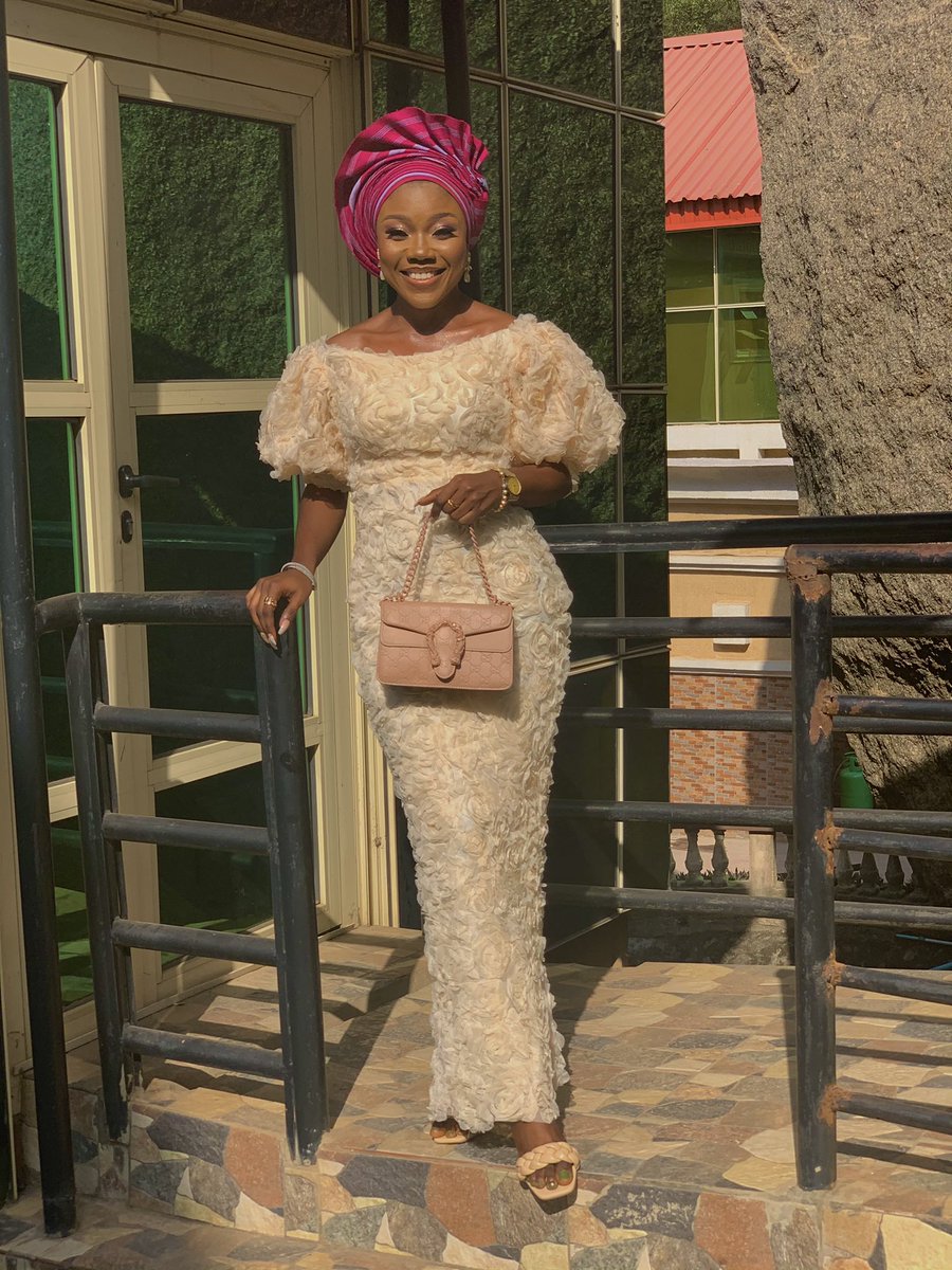 oloriadejhummy's tweet photo. Itโs officially 1week since we glammed up for #loveandvibes in Akure. The traditional wedding. #FridayFeeling #FridayThoughts #fridayweddings https://t.co/r9AhrhiZZn