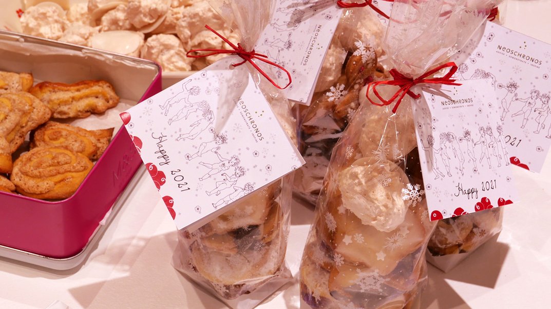 runnymarmalade's tweet photo. Voici une réalisation de cadeau de Noël avec une carte personnalisée. Chez RunnyMarmalade nous réalisons des supports de communication qui caractérisent votre engagement au service de la qualité.

Visitez https://t.co/nyCwq6aSoZ pour vous inspirer! 
#SNRTG #supportdecommunication https://t.co/lKTJZuRG0E
